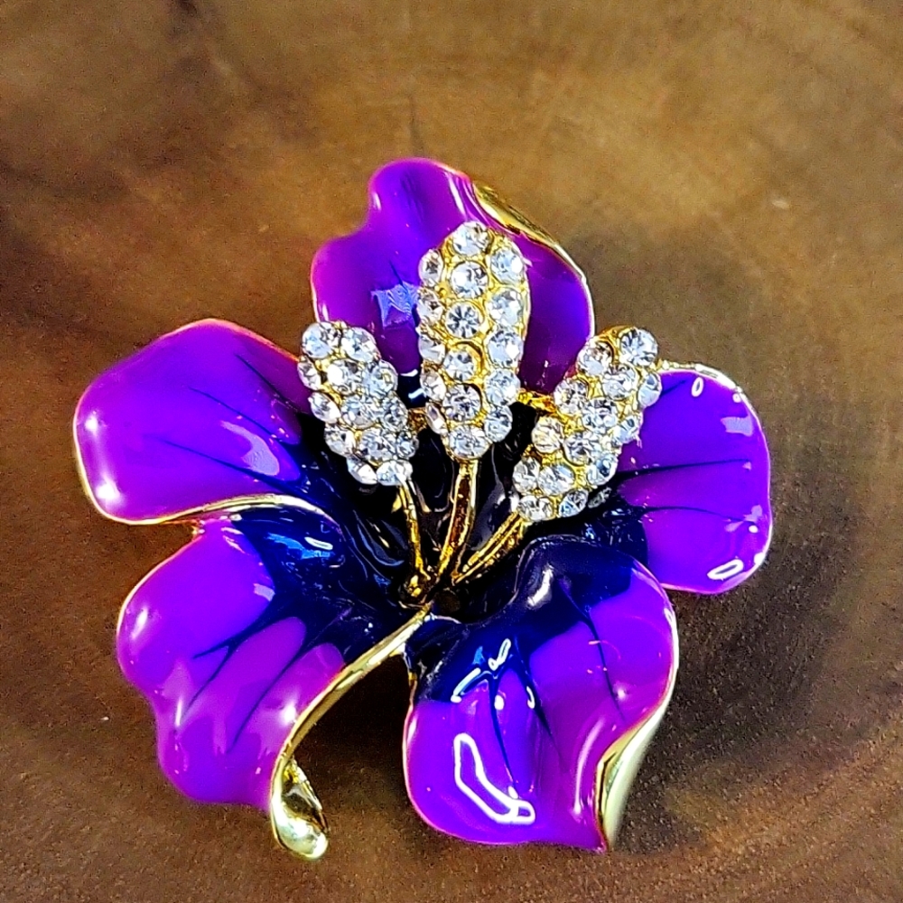 Beautiful Purple Flower Brooch - NWOT